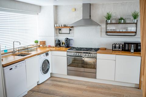 2 bedroom apartment to rent, Brighton Square