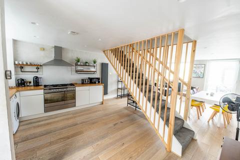2 bedroom apartment to rent, Brighton Square