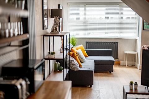 2 bedroom apartment to rent, Brighton Square