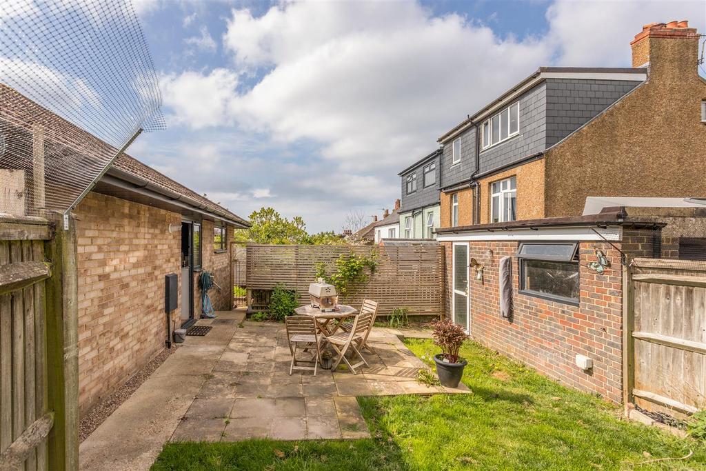 62 Down Terrace-24.jpg