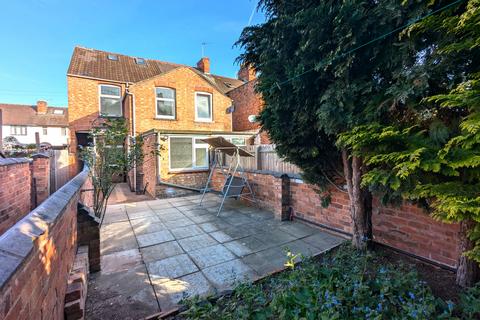 4 bedroom end of terrace house to rent, Havelock Street, Loughborough, LE11