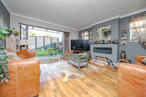 2 bedroom detached bungalow for sale, Fleetwood Avenue, Clacton-on-Sea CO15
