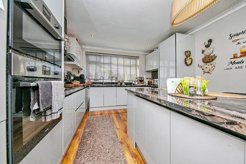 2 bedroom detached bungalow for sale, Fleetwood Avenue, Clacton-on-Sea CO15