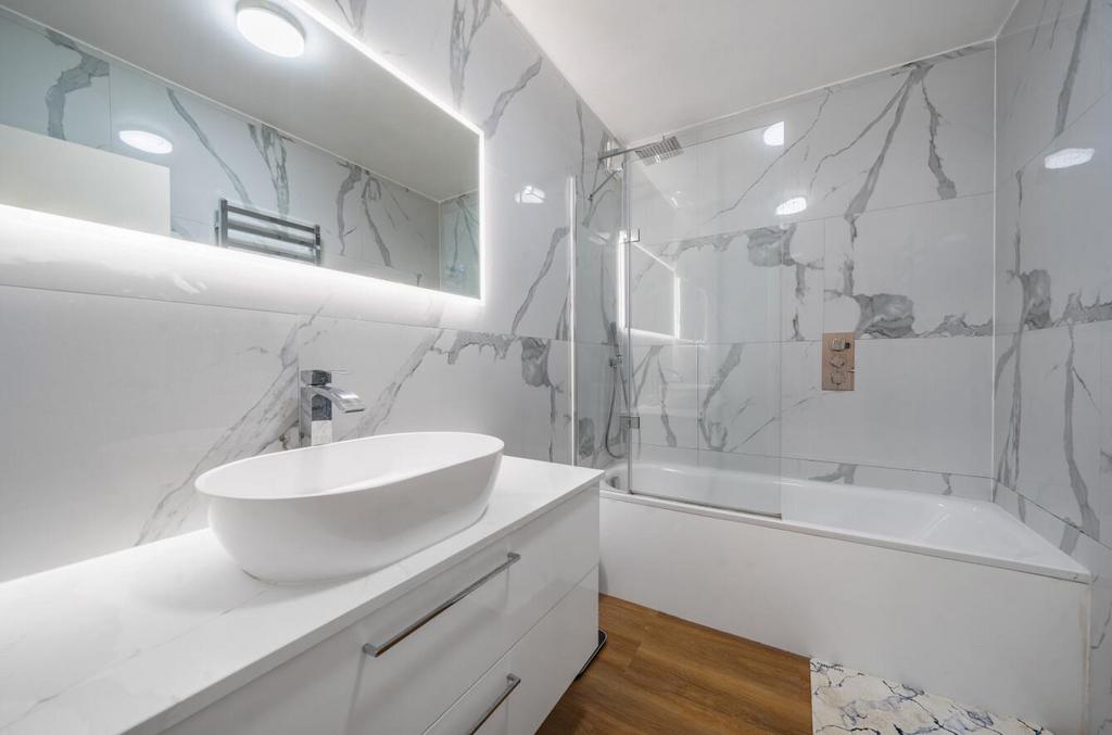 Davidson Frost-Wellings, DFW, White House Drive, B