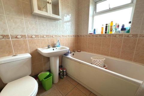 3 bedroom semi-detached house for sale, Challney, Luton LU4