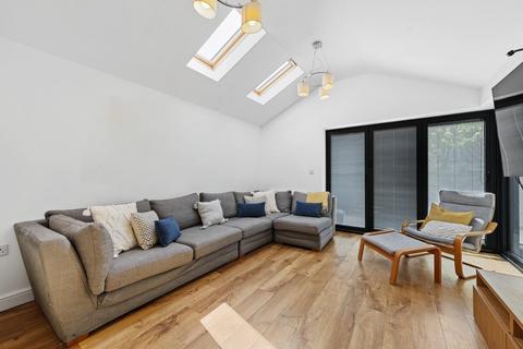 12 Elm Grove, Wootton, Northampton, NN4 6FB