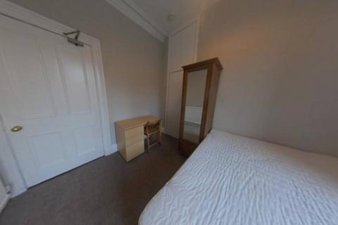 3 bedroom flat to rent, Great Junction Street, Edinburgh, EH6