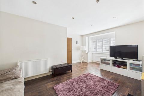 19a Hillcrest Road, Whyteleafe, CR3 0DL