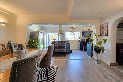 205 Broad Walk, Kidbrooke, London, SE3 8NG