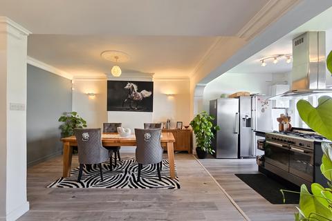 205 Broad Walk, Kidbrooke, London, SE3 8NG