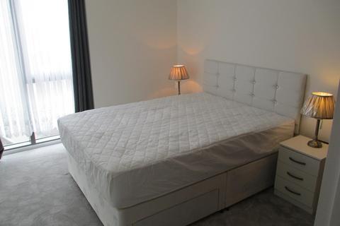 1 bedroom flat to rent, Viaduct Gardens, London SW11