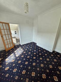 2 bedroom end of terrace house to rent, Britannia Road