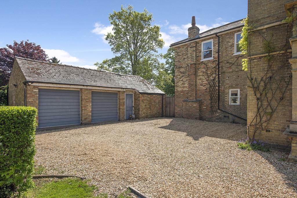 Driveway/Garage