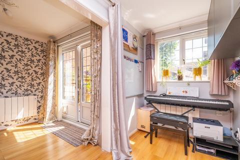 89 Bucklers Way, Carshalton, SM5 2DZ