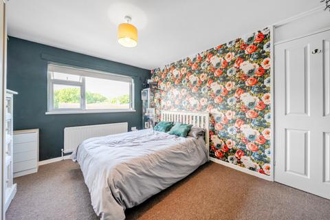 105 Collins Meadow, Harlow, CM19 4EL