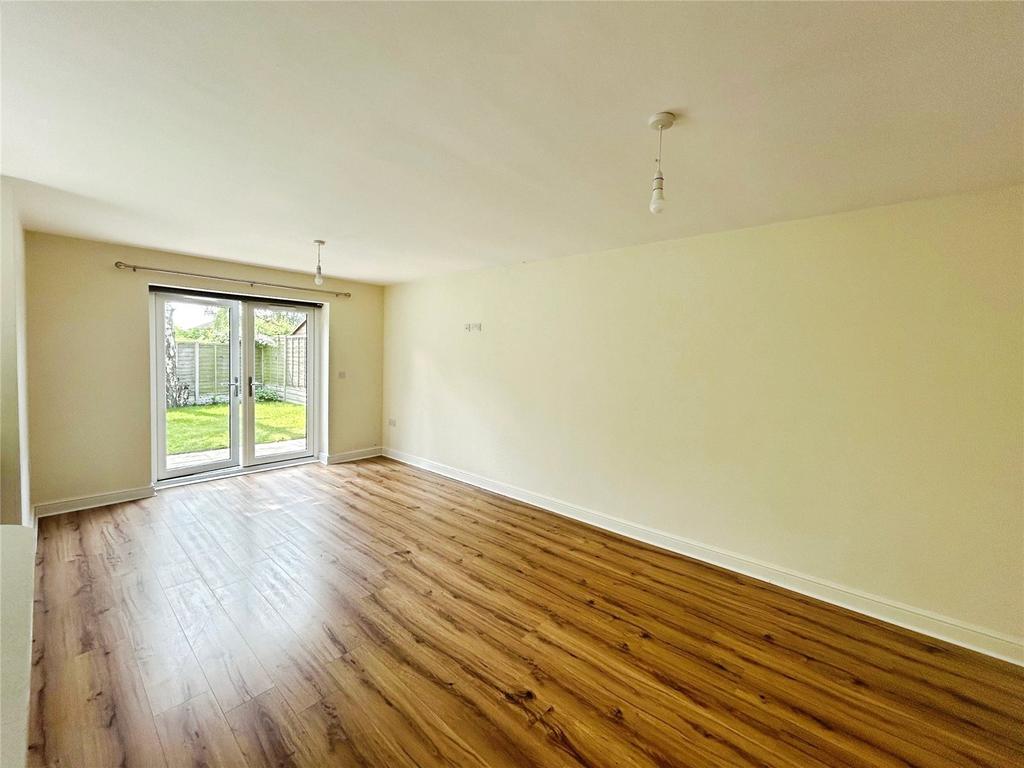 Lounge/Dining Area