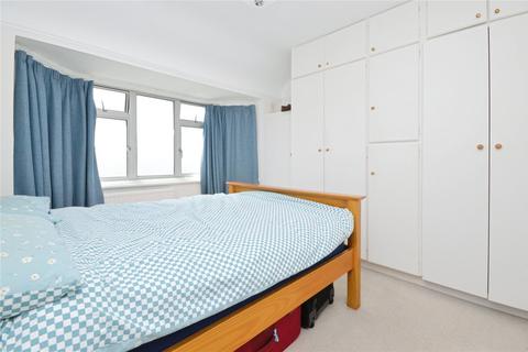15 Hall Farm Drive, Twickenham, TW2 7PG
