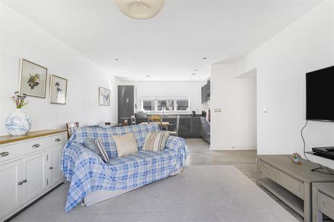 2 bedroom flat for sale, Knightly Avenue, Cambridge CB2