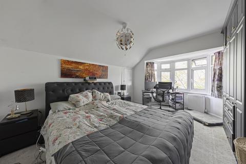 54 Mayday Gardens, London, SE3 8NW