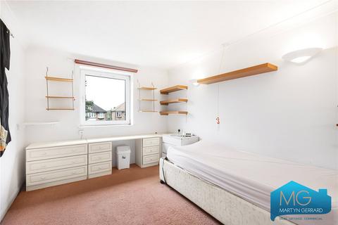 undefined, Farnham Close, London, N20