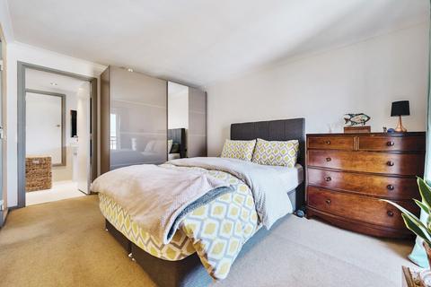 3 bedroom flat for sale, Queen Of Denmark Court, Surrey Quays, London, SE16