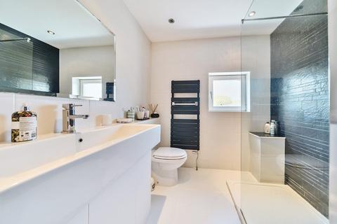 3 bedroom flat for sale, Queen Of Denmark Court, Surrey Quays, London, SE16