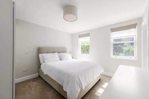 3 Admirals Gate, London, SE10 8JX