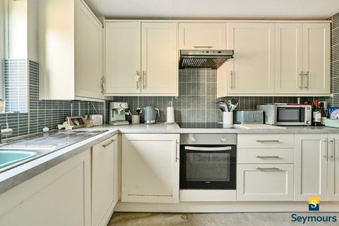17 Cotts Wood Drive, Guildford, GU4 7RB