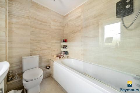 17 Cotts Wood Drive, Guildford, GU4 7RB