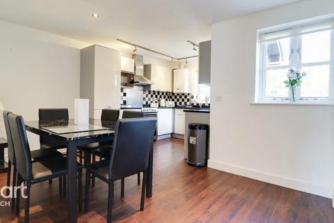2 bedroom semi-detached house to rent, Harts Lane, Norwich