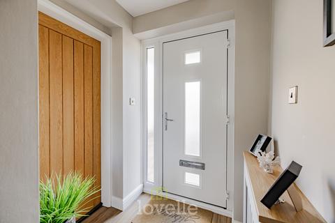 9 Aldwych Croft, New Waltham, Grimsby, DN36 4WB