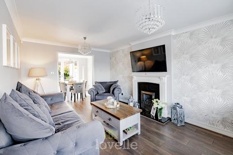 9 Aldwych Croft, New Waltham, Grimsby, DN36 4WB