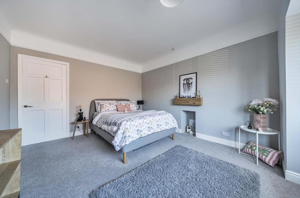 Bed1.jpg