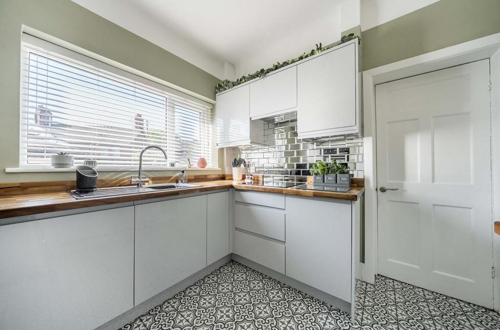 Kitchen1.jpg
