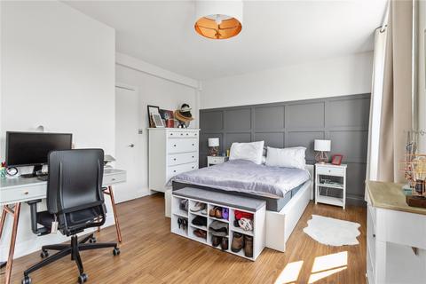 3 bedroom maisonette for sale, St. Thomas's Road, London, N4