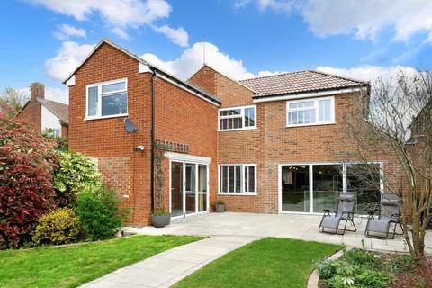 6 Copthall Close, Chalfont St Peter, Gerrards Cross, SL9 0DH