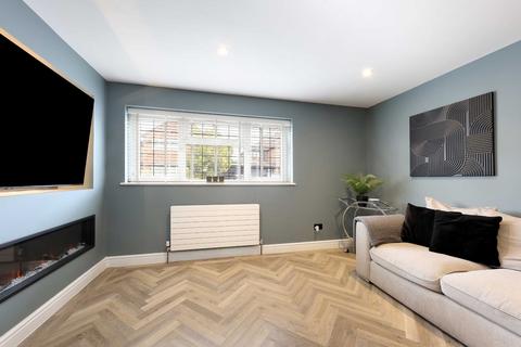6 Copthall Close, Chalfont St Peter, Gerrards Cross, SL9 0DH