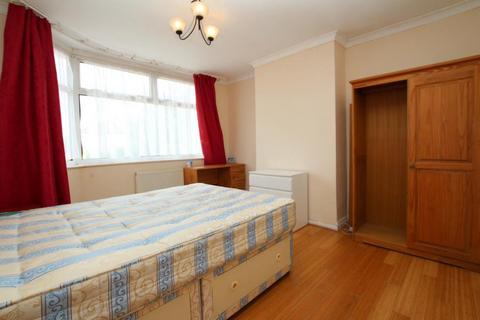 3 bedroom terraced house to rent, Filton Avenue, Bristol BS34