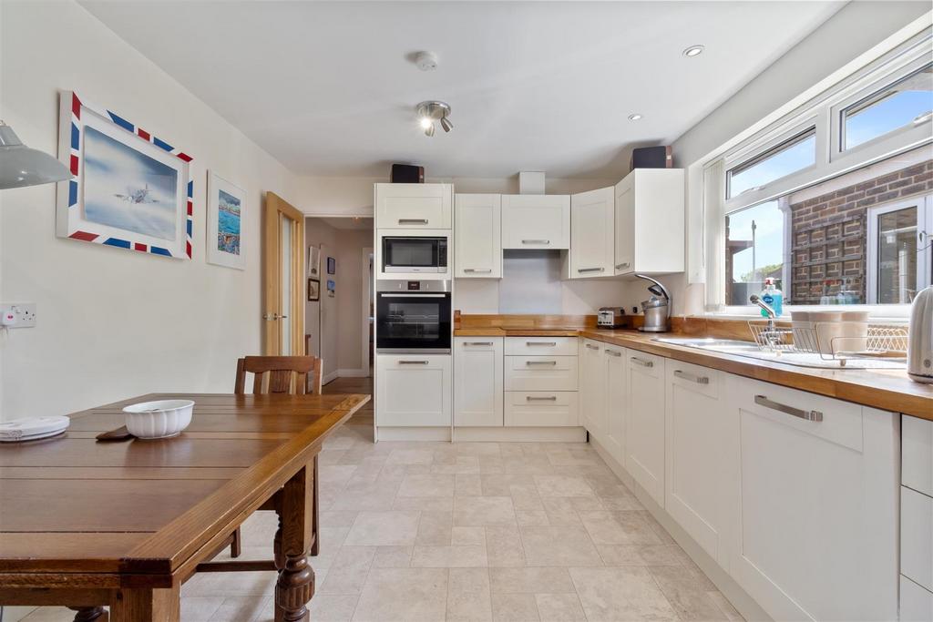 11 windermere crescent-016.jpg