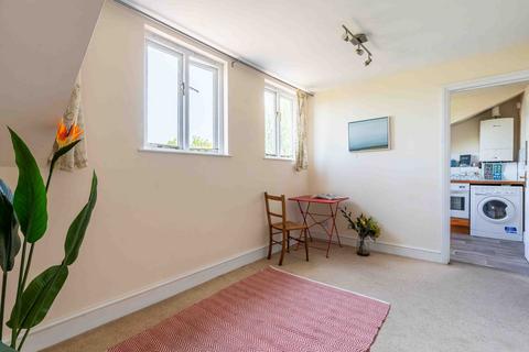 Third Floor Flat, 7 Hanbury Road, Bristol, BS8 2EW