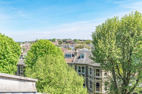 Third Floor Flat, 7 Hanbury Road, Bristol, BS8 2EW