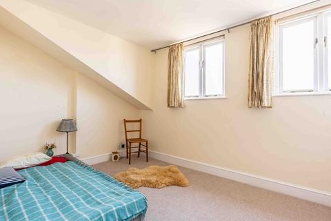 Third Floor Flat, 7 Hanbury Road, Bristol, BS8 2EW