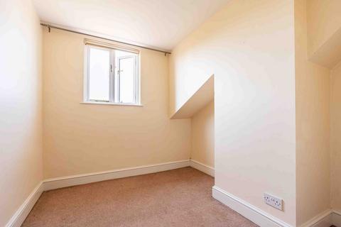 Third Floor Flat, 7 Hanbury Road, Bristol, BS8 2EW