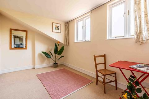 Third Floor Flat, 7 Hanbury Road, Bristol, BS8 2EW