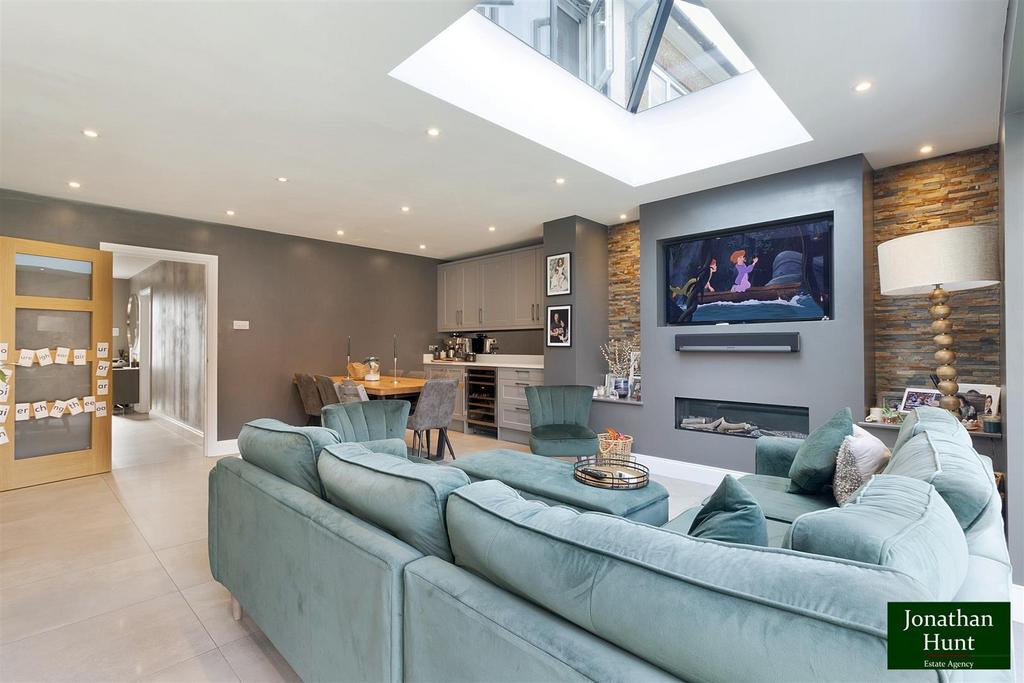 OPEN PLAN KITCHEN pic 2