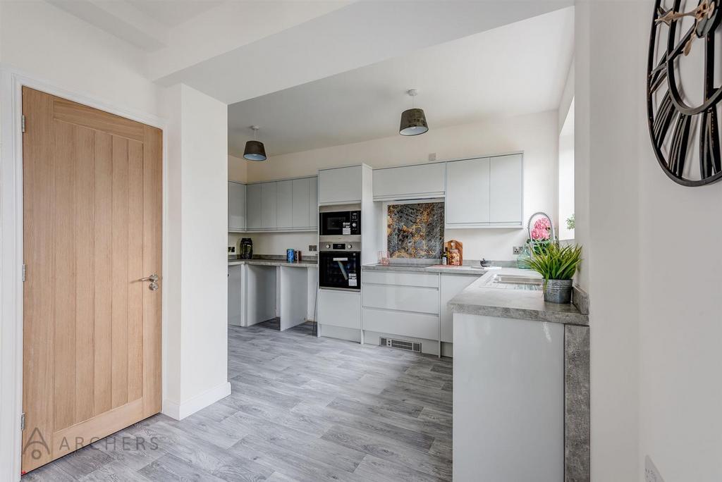 108 Cobden View Road(Interior Staged)-10.jpg