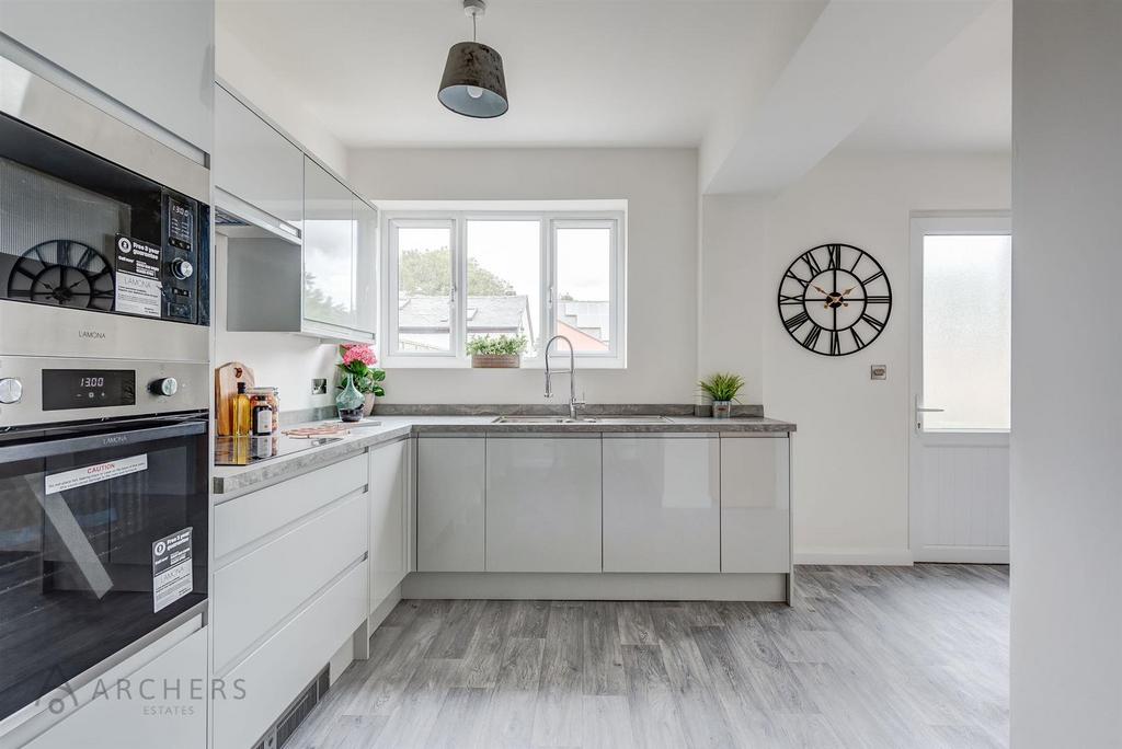108 Cobden View Road(Interior Staged)-13.jpg