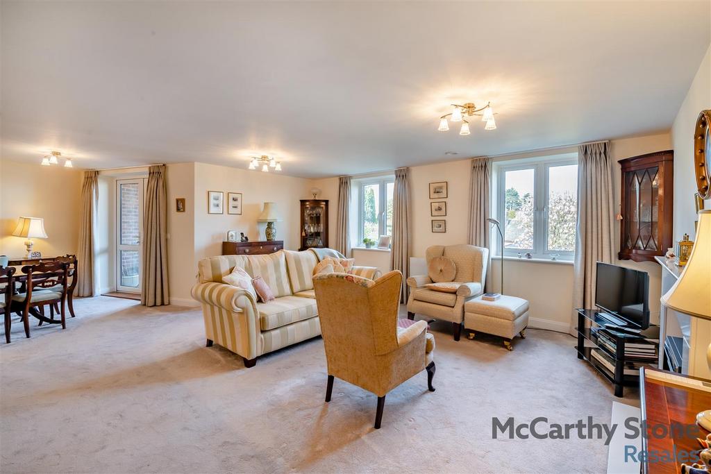 8641374-interior01.jpg