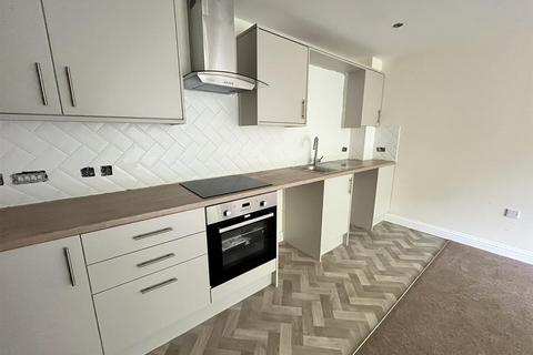 2 bedroom flat for sale, Daneholme Close, Daventry