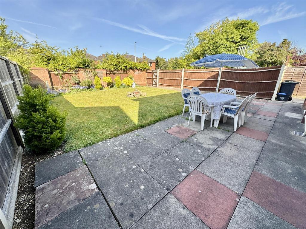 Lareg rear garden